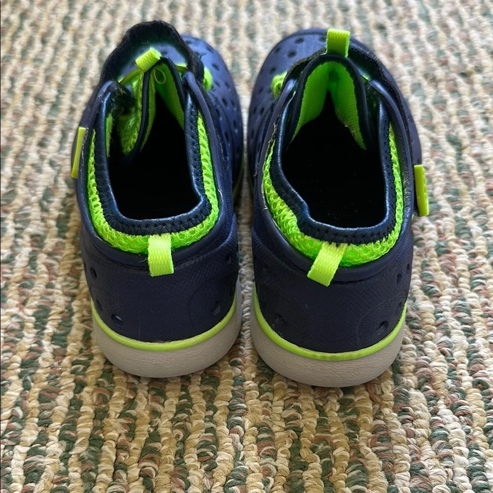 London Fog Blue and Green Water Shoes with Velcro Straps